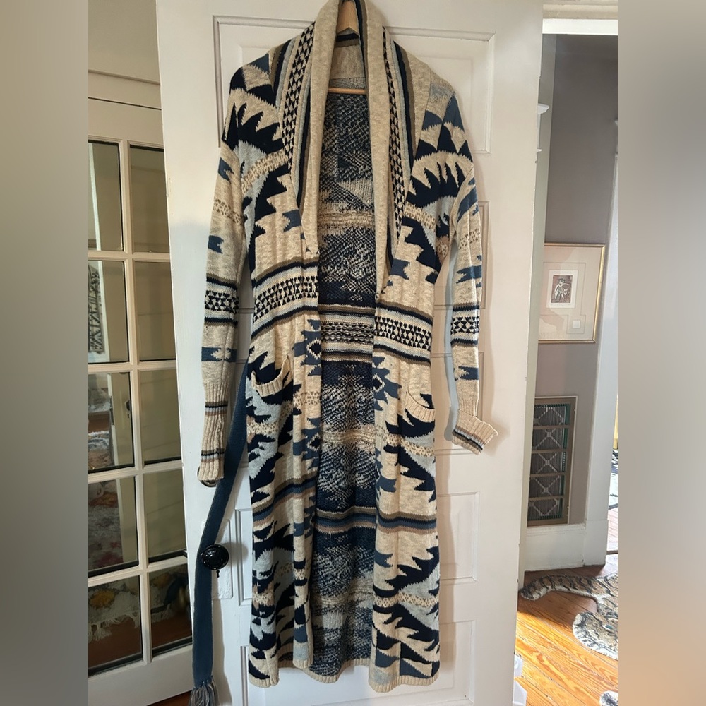 Faherty Navy and Cream Knit Sweater